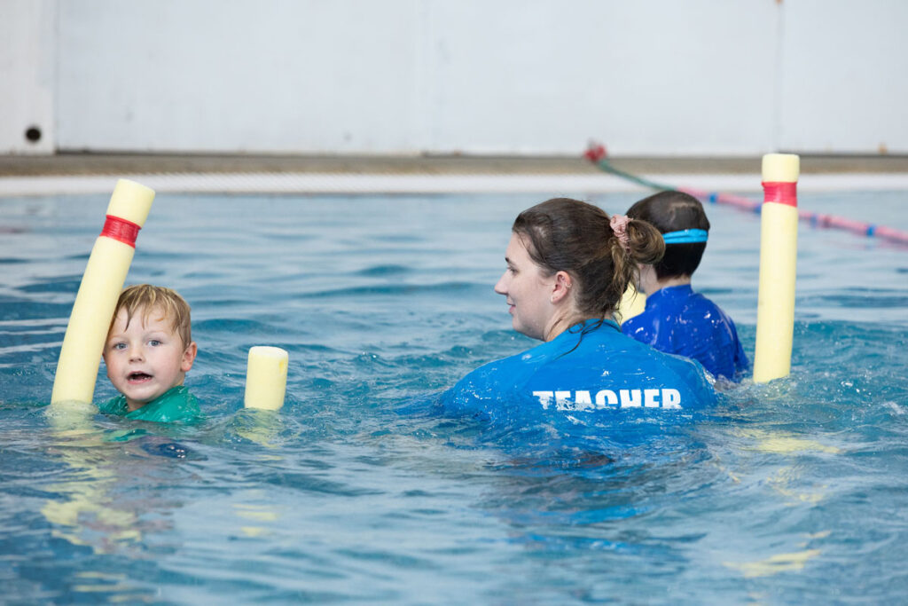 Children swimming at learn to swim school, Wodonga Leisure